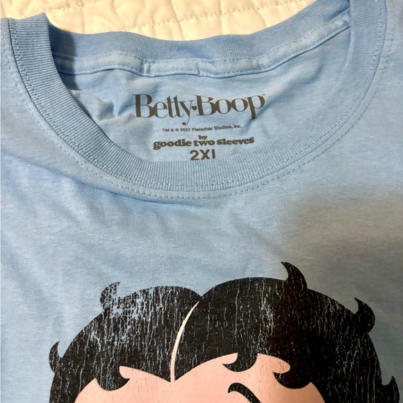 Betty Boop Blue and Red Short Sleeve Tee NWOT - Picture 5 of 5